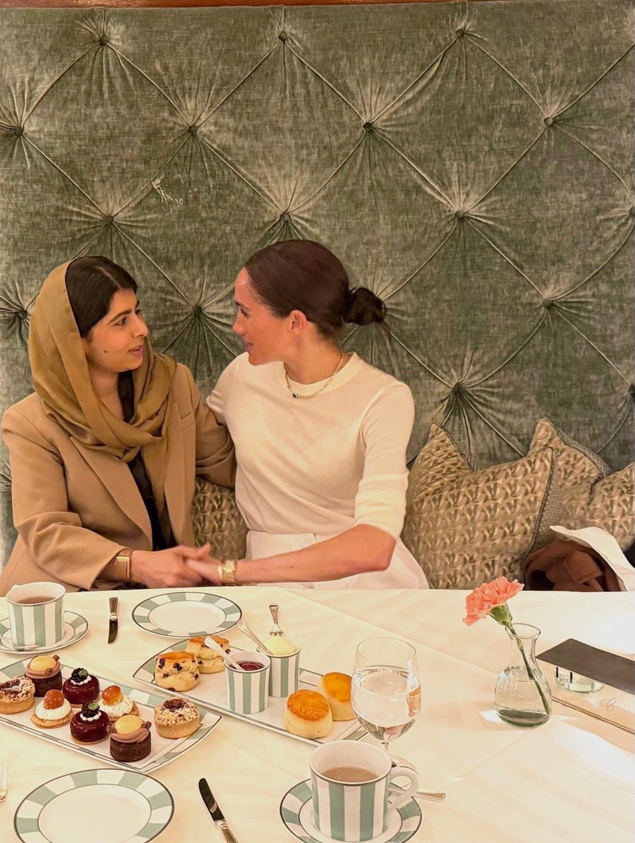 Knesix's tweet photo. Malala looks quite uncomfortable. Also, It's meghan-esque enough that the Duchess made sure to be dead center in both photos, which makes them look odd. 

Like someone was missing on the right side of the frame... https://t.co/K6ZSfi1QCS