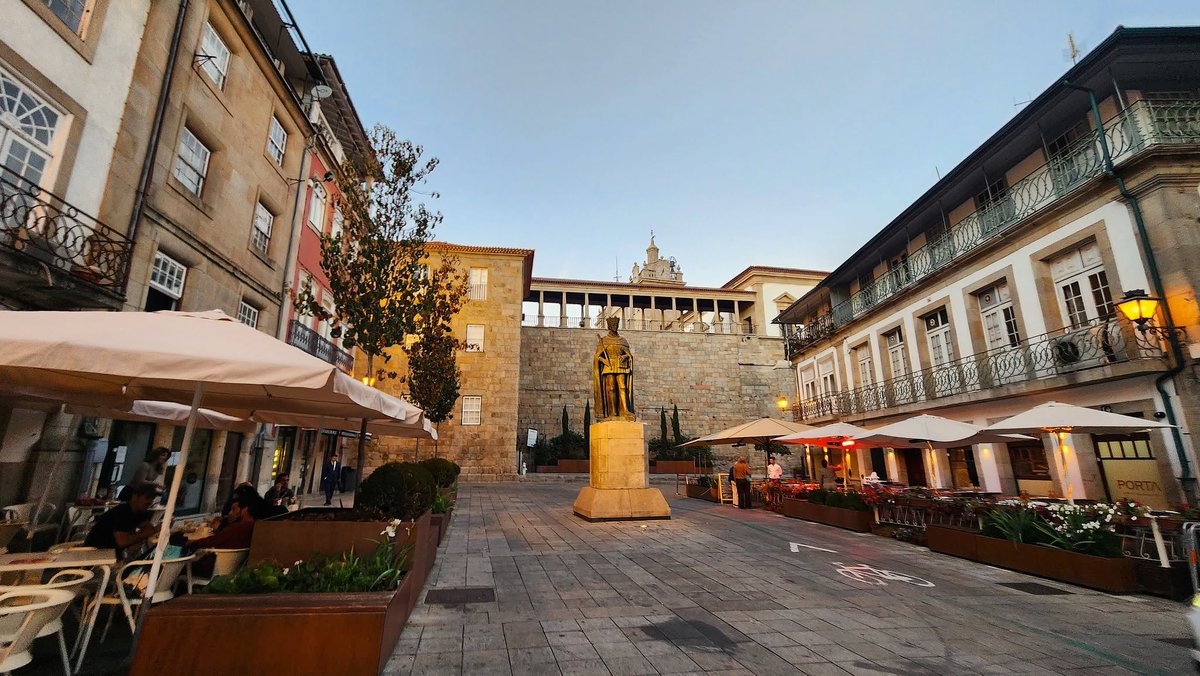 alentejo_1970's tweet photo. Quando cai a noite na cidade de #Viseu ✨ https://t.co/QIukZwyFQ6