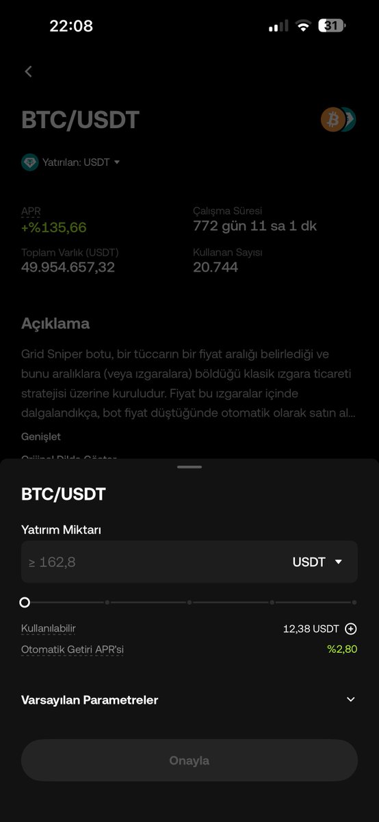 kriptoloki's tweet photo. Şu al-sat botları özellikle yatay piyasalarda çok işime yarayabilecek sistemlerden biri. Sürekli ekran başında oturup BTC’nin yükselmesini veya düşmesini beklemek yerine belirlediğiniz fiyat aralıklarında otomatik alım-satım yaptırabiliyorsunuz.

Bugün sizlerle @OKXTurkiye üzerinden BTC/USDT Grid Bot oluşturacağız. Ben de örnek olması için 170$ yatırarak bir bot oluşturdum.

Nasıl yapıyoruz?

📌 1- Öncelikle OKX TR uygulamasını açıyoruz.

Ana ekrandaki Botlar sekmesine giriyoruz. Burada öne çıkan stratejiler ve Al-Sat Botları Pazar Yeri karşımıza çıkıyor.

İsterseniz mobil uygulamadan isterseniz web sitesi üzerinden aynı işlemleri yapabilirsiniz.

📌 2- BTC/USDT Grid Botunu seçiyoruz.

Öne çıkan stratejiler bölümünden gelişmiş Grid Botları inceleyebilirsiniz.

Ben BTC/USDT işlem çiftini tercih ettim. Bu saatten sonra BTC'ciyiz sadece.

Grid Botun mantığı aslında çok basit. Belirlenen fiyat aralığında BTC düştüğünde alım, yükseldiğinde satış yapmaya çalışıyor.

Yani bizim sürekli ekran başında emir girmemize gerek kalmıyor.

📌 3- Yatırım miktarını belirliyoruz.

BTC/USDT için benim seçtiğim botta minimum yatırım tutarı 162,8$ olarak gözüküyordu.

Ben biraz üzerine çıkarak 170 USDT yatırdım.

Burada önemli bir detay var. Her işlem çiftinin ve bot stratejisinin minimum yatırım miktarı farklı olabiliyor.

📌 4- Botumuzu oluşturuyoruz.

Yatırım miktarını girdikten sonra Onayla butonuna basıyoruz.

Ve işlem tamam. Artık botumuz belirlenen strateji doğrultusunda otomatik alım-satım yapmaya başlıyor.

📌 5- Peki botun ne kadar kazandırdığını nereden göreceğiz?

Tekrar Al-Sat Botları bölümüne giriyoruz.

Üst taraftaki Botlardaki Toplam Varlık kısmından aktif botlarımızı ve günlük kâr/zarar durumlarını takip edebiliyoruz.

İstersek Daha Fazla bölümünden botumuzu duraklatabiliyor veya tamamen durdurabiliyoruz.

Şimdi gelelim en önemli meseleye.

Grid Botlar özellikle fiyatın belirli bir aralıkta gidip geldiği piyasalarda avantaj sağlayabiliyor.

Ancak BTC sert düşerse bot zarar edebilir. Fiyat belirlenen aralığın dışına çıkarsa işlemler de stratejiye göre durabilir.

Yani bot kullanmak risksiz veya garanti kazanç anlamına gelmiyor.

Benim burada asıl merak ettiğim şey 170$ ile oluşturduğum BTC/USDT botunun önümüzdeki günlerde nasıl performans göstereceği.

Bunu da sizlerle paylaşacağım dostlar. 😃

Bakalım manuel işlem yapmak mı yoksa bot kullanmak mı daha verimli olacak?

Aranızda Grid Bot kullanan var mı? Deneyimlerinizi yorumlara yazın.

Yatırım tavsiyesi değildir. Botların kar garantisi bulunmaz, kendi araştırmanızı mutlaka yapın dostlar.
