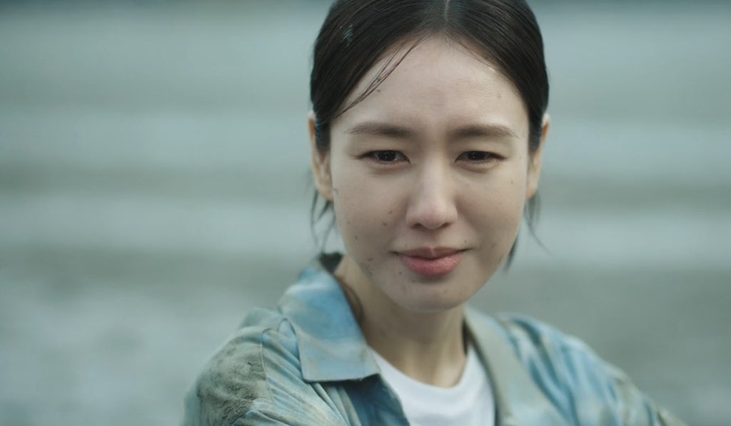 kdramahotgists's tweet photo. Let me try to predict how this story will end as a script writer .
Namgung will fall in love with Sua and eventually break up with Mido. Mido will realize Taeseung is not the right person for her. She
might try to come back but by then it’ll be too late because Namgung will have fallen in love with Sua. 
In the end, the only thing Mido will  gain from this experience is self discovery and fulfillment for living her life the way she wanted