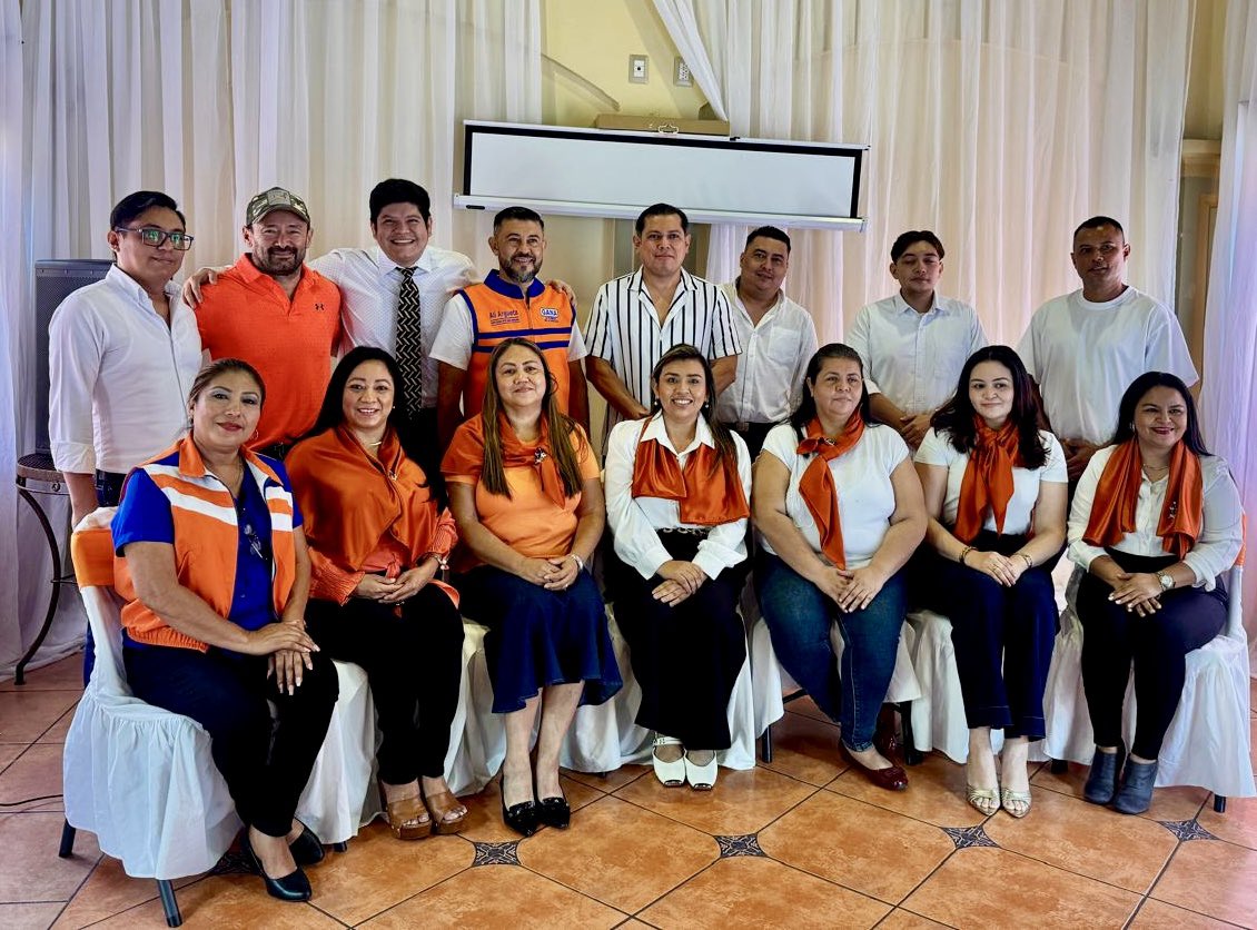 GGallegos24's tweet photo. Junto a nuestra candidata a alcaldesa por San Miguel Centro, licenciada Claudia Monteagudo, y nuestras candidatas y candidatos a diputados Angélica Guevara, Ali Argueta y Wendy Núñez, esta mañana juramenté a la Directiva de San Miguel Centro, continuando con el trabajo de organización y fortalecimiento de nuestra estructura en todo el territorio nacional.