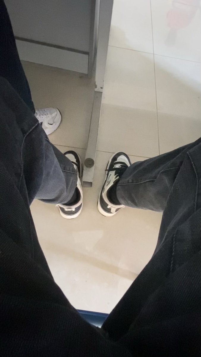 Alain_map's tweet photo. Quote This with the shoes you’re wearing RIGHT NOW!😭😂

Me: https://t.co/FM3bTsxoGS