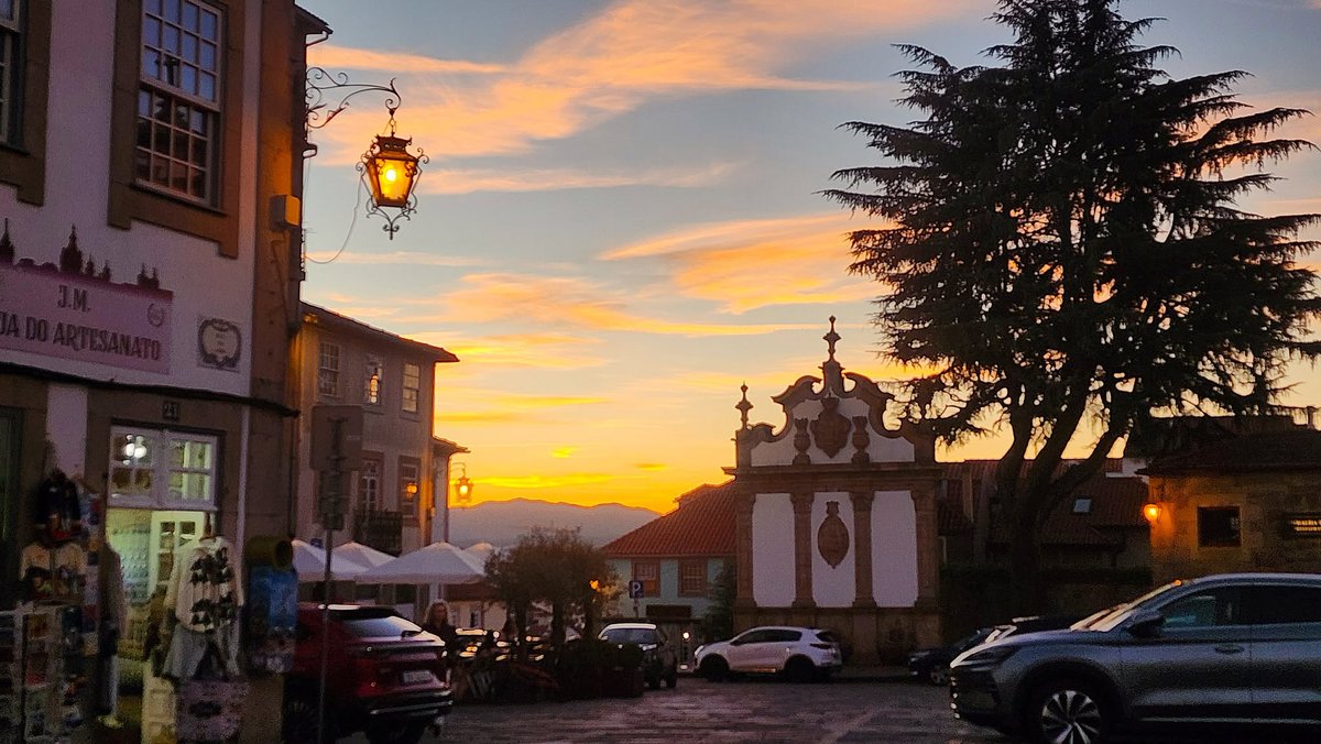 alentejo_1970's tweet photo. Quando cai a noite na cidade de #Viseu ✨ https://t.co/QIukZwyFQ6