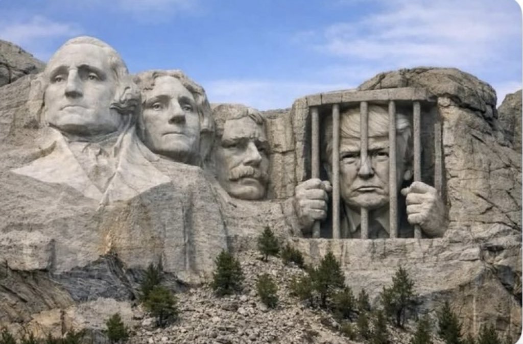 Damaan4u33's tweet photo. Trump wanted his face added to Mount Rushmore!

The best we can do! 🤣🤣🤣 https://t.co/tq2M1NzUg6