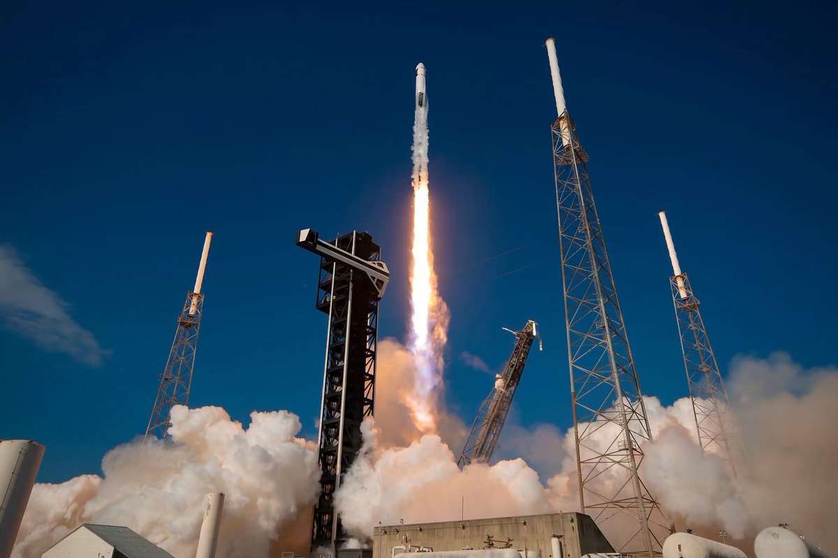 Space_Station's tweet photo. New science, supplies, and roll-out solar arrays are targeted to launch aboard a @SpaceX Dragon at 6:33 a.m. EDT on Tuesday. Expedition 75 is scheduled to receive the space delivery at 11 a.m. Thursday. More... https://t.co/6rLYGYIMCF https://t.co/beeSvU16Ev