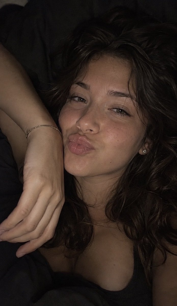 kleinefuesslein's tweet photo. So, ich gehe langsam schlafen 😴
Die Woche ist richtig voll, und morgen muss ich wieder zur Uni 🥰

Schlaft gut und habt eine wunderschöne Nacht ❤️🥰💋 https://t.co/8Fl16EFZ0J