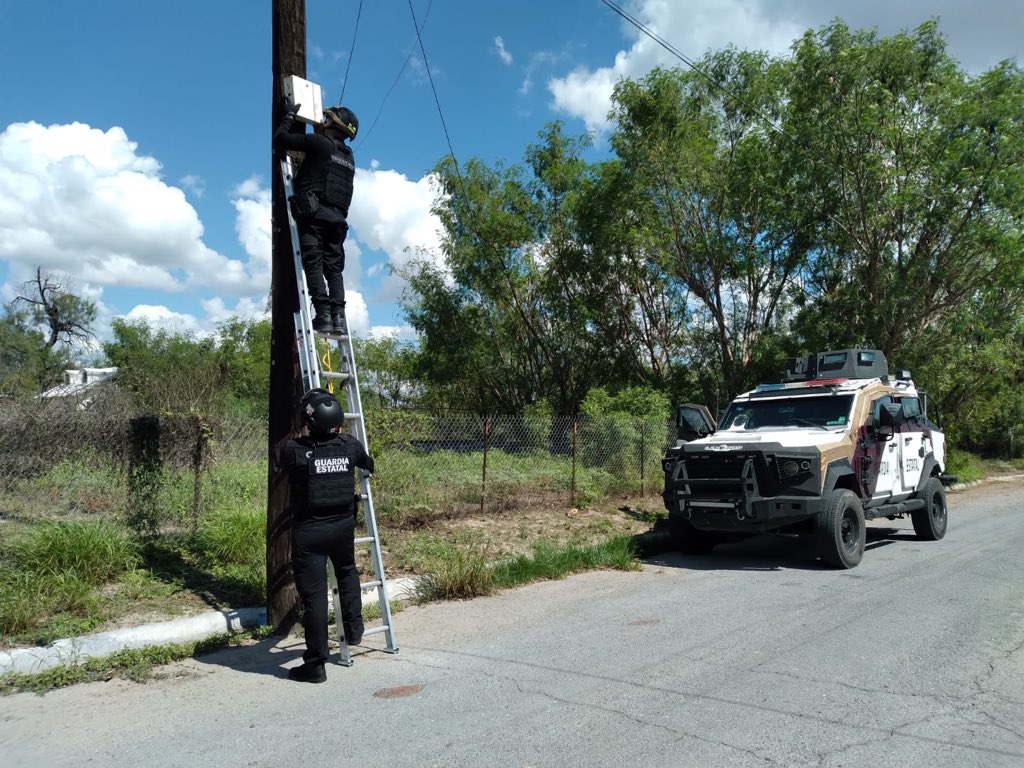 FuriaNegra77's tweet photo. 🚔 Operativo de la Guardia Estatal en #MiguelAlemán deshabilita equipo de videovigilancia irregular en el Poblado Los Guerra.
Las cámaras apuntaban hacia la carretera #Reynosa-#NuevoLaredo y la Av. 7. El equipo fue asegurado por las autoridades. 🛑👇 https://t.co/x7ZtGqZwpg