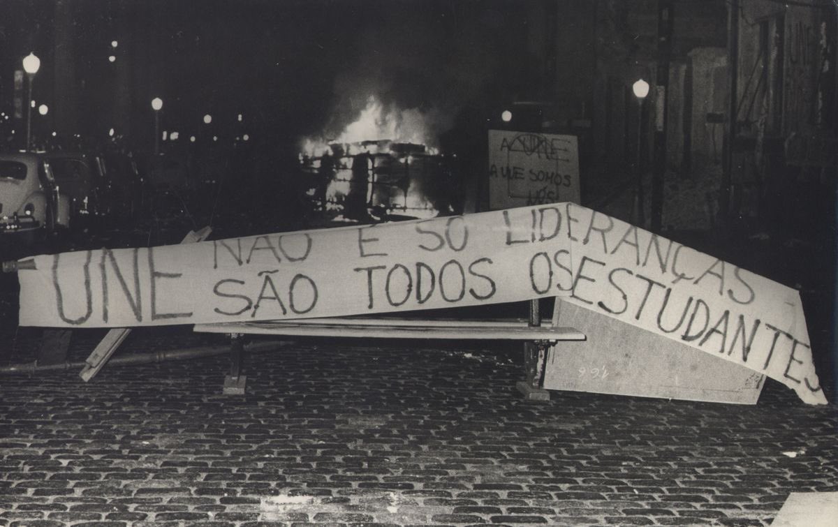 polkadtts's tweet photo. manifestação estudantil da união nacional dos estudantes – une (1968) https://t.co/c4ON9meima