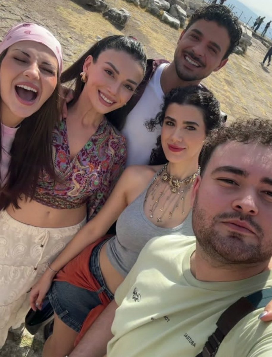 Jaskasab's tweet photo. dobra ekipa a naš par bade i arsa blistaju

#TellMeTroy #ÖzgeYağız #HalitÖzgürSarı https://t.co/1aChYlseK7