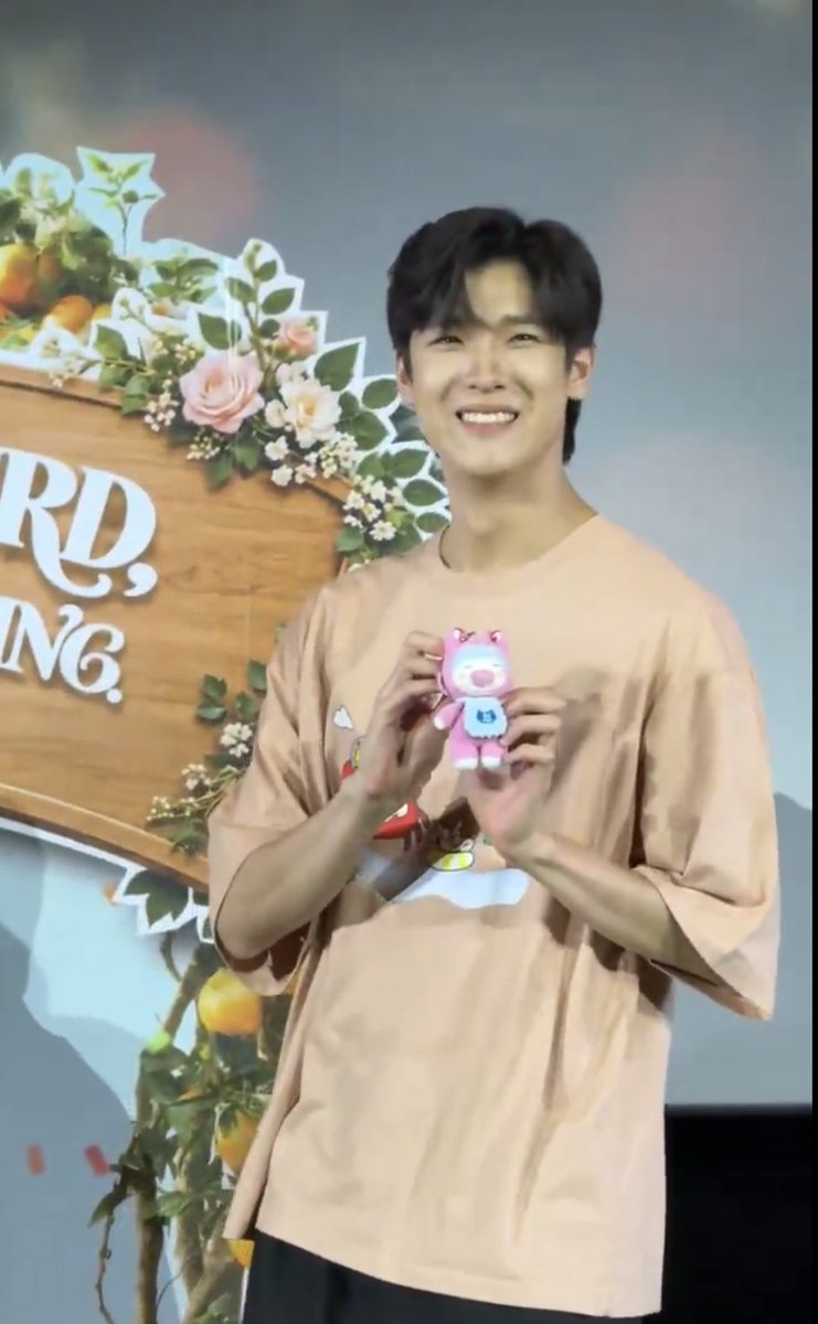 mlylvbl_'s tweet photo. WHEN HE SMILES THE WHOLE WORLD STOPS😭😭💔💔💔

YOUR THIRD SERIES FINAL EP
#YourThird
#Jimmy_jimmoi
#ที่สามของเธอตอนจบ https://t.co/JxWu5e1drX