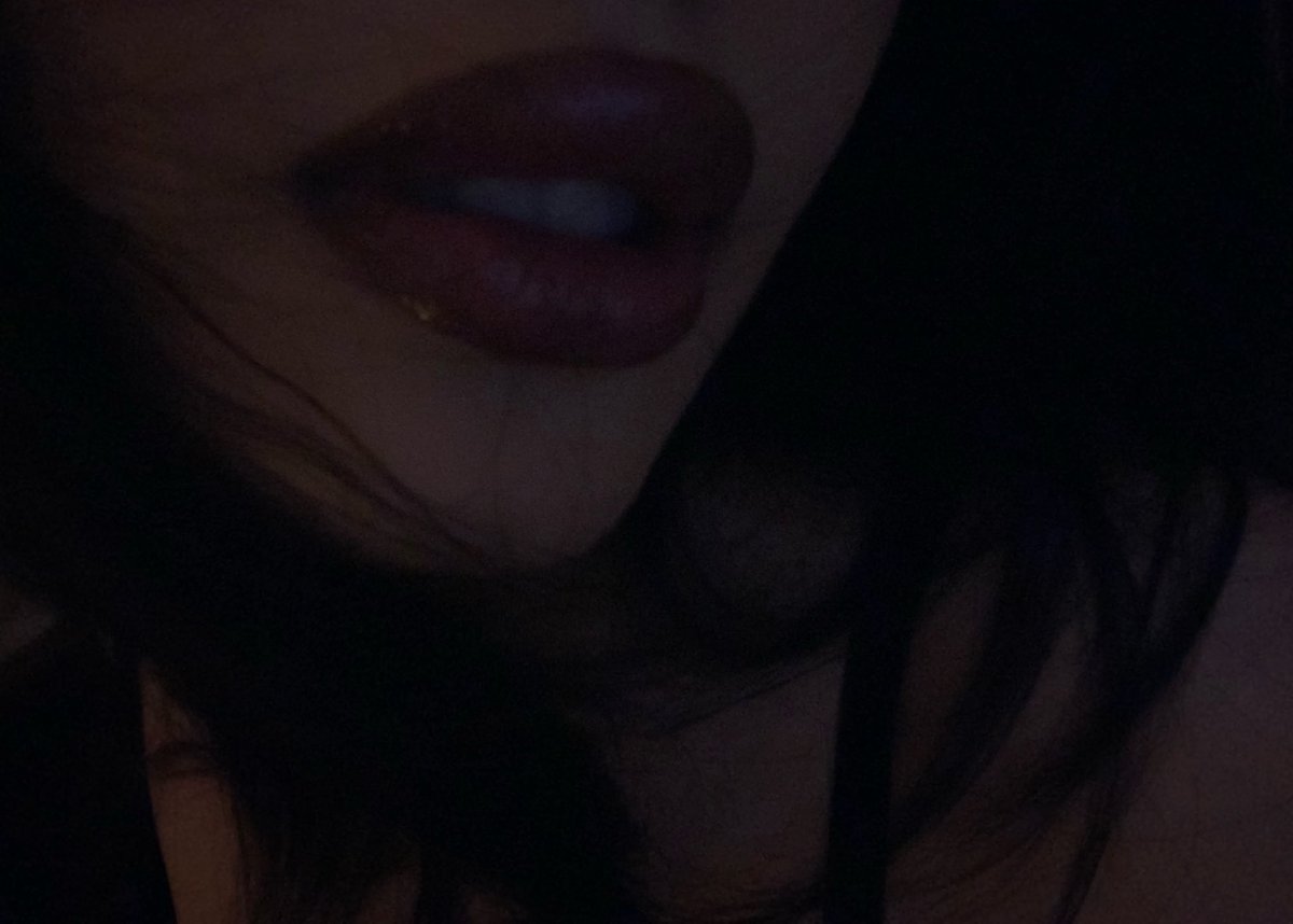 ravenrobsyou's tweet photo. my soft lips make you so weak https://t.co/4KFp8YhPth