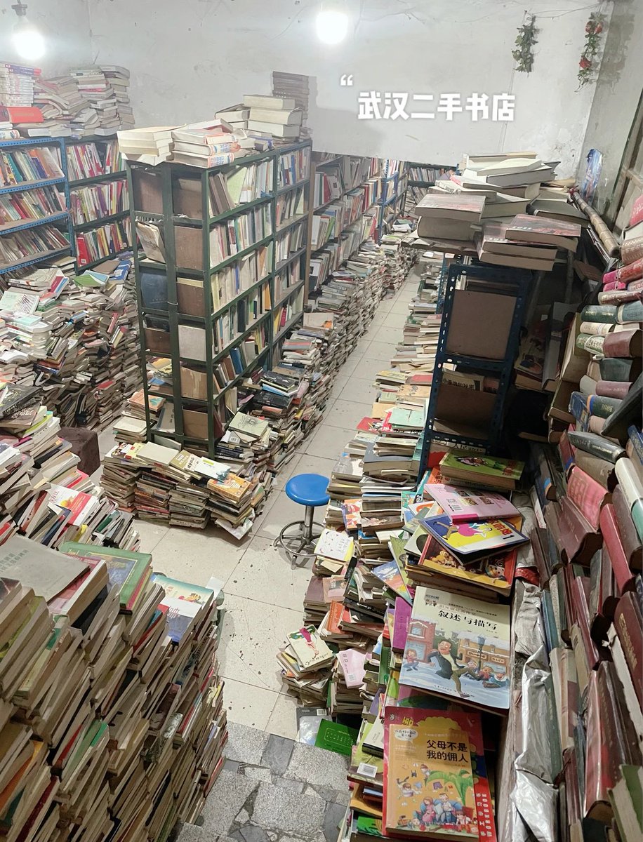8d9zn's tweet photo. [��ーテル、掠め、探す——夜の路地で、不意に香る揺れる季節の記憶]， https://t.co/FGWMrPzigb