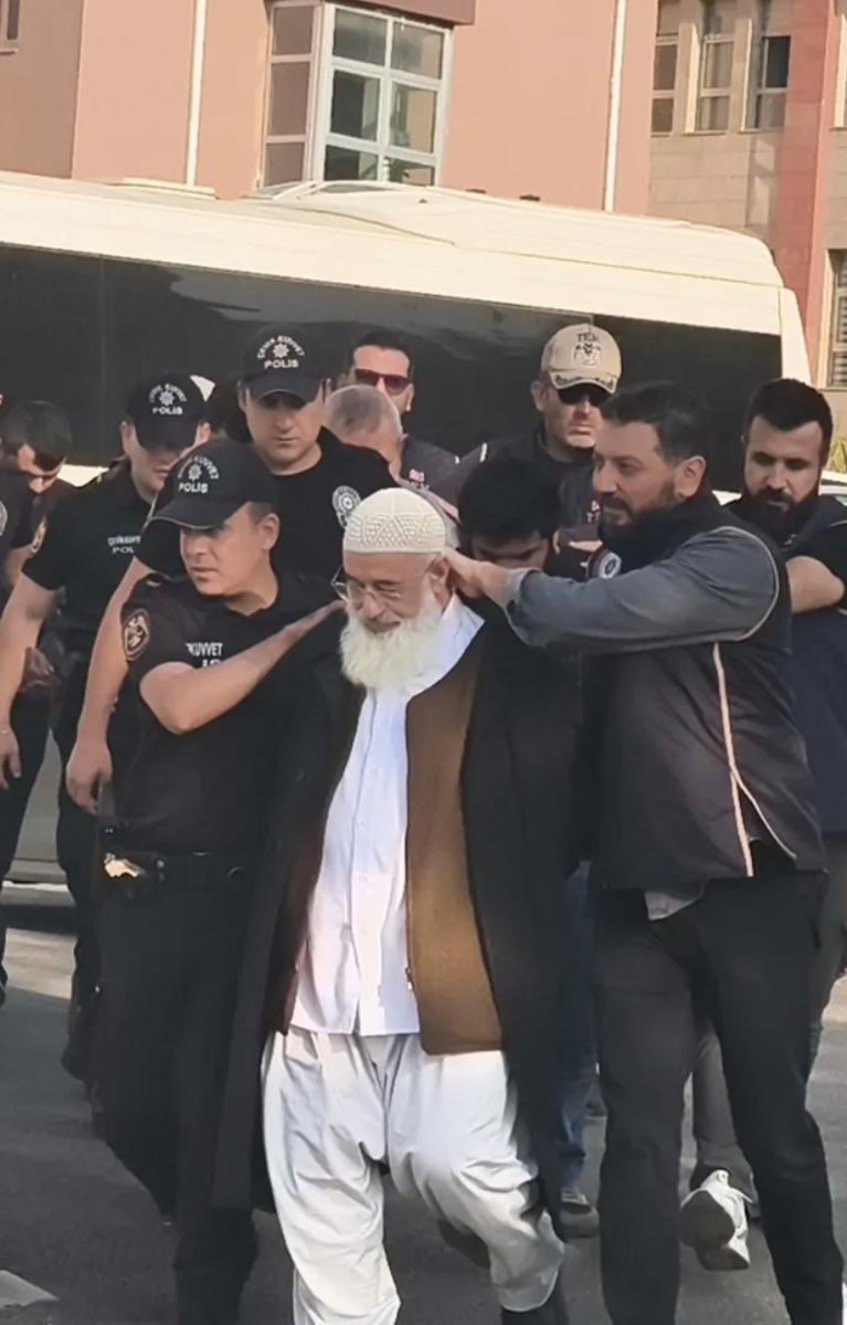 dailyislamist's tweet photo. 🗣️ İslami Dayanışma Platformu:

"Müslümanları kemalist ezberlere ve birbirini tekrar eden somut delillerden yoksun iddianamelere dayanarak hedef almaktan vazgeçin" https://t.co/FUwiXg3UiG