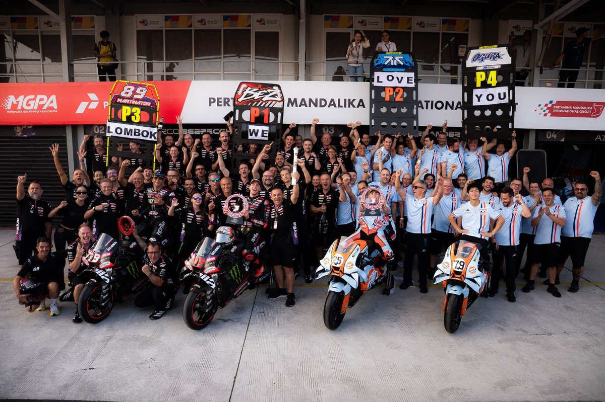 ApriliaPlanet's tweet photo. #amazing ‼️ #incredible ‼️
Only Aprilia out in front ‼️
P1 P2 P3 P4 
.
@ApriliaOfficial  ❤️🇮🇹🔥
.
@Marco12_B  ❤️
@25RaulFernandez  ❤️
@88jorgemartin  ❤️
@AiOgura79 ❤️
.
@TrackhouseMoto  ❤️💪🏻🇺🇲
.
@VitoBezzecchi  💪🏻💪🏻💪🏻💪🏻 https://t.co/0vWq4l9hKK