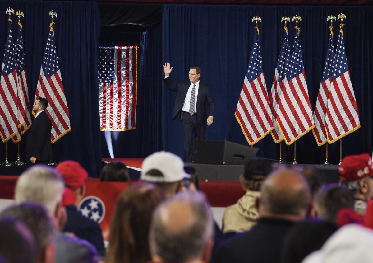 CSexton25's tweet photo. Thank you Clarksville and thank you President @realDonaldTrump! Tennessee is GOP through and through. https://t.co/xKy8eVWdyj