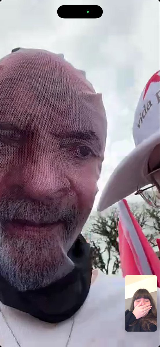 orlndofvs's tweet photo. minha irma me ligando de lula em um protesto em santa cruz pqp AI https://t.co/QOmUUFI7ng