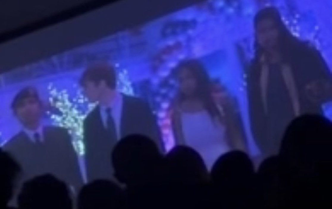percabethhluv's tweet photo. tava revendo o vídeo e pelo que parece a dj é a senhora dods (alecto) KKKKKKKKK https://t.co/CcEeqHP0eg
