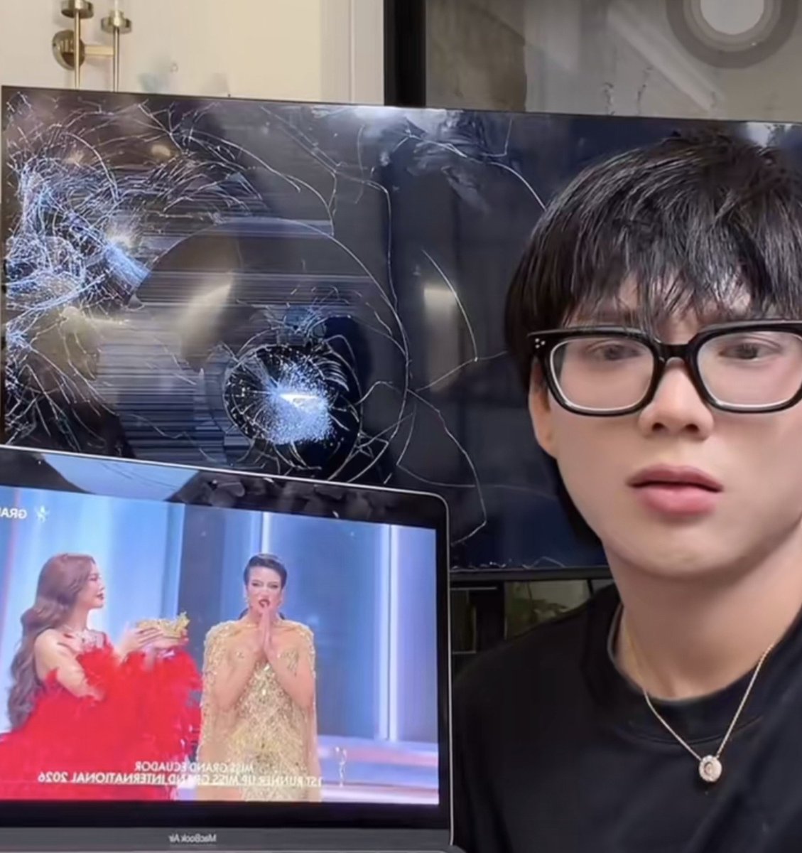 wangxiansexo's tweet photo. Este man ha sido hater de SHYARE... https://t.co/7gk0eIb2xj