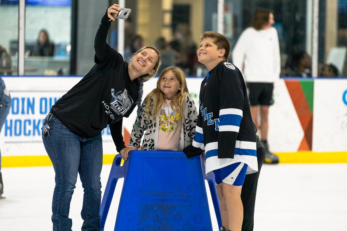CommFirstIgloo's tweet photo. Tomorrow’s the day!

Columbus Day is almost here, so make the most of your day off and join us for a skate! Grab your friends and family and come hang out on the ice.

Register🔗 https://t.co/51cn5m4CV3 https://t.co/cfGPc0VIJg