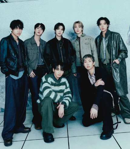 AboutMusicYT's tweet photo. BTS is the most awarded kpop artist at the MAMA Awards, with over 52 awards overall. They also have the most Daesangs, with 21 wins. https://t.co/WLdHmA9MK3