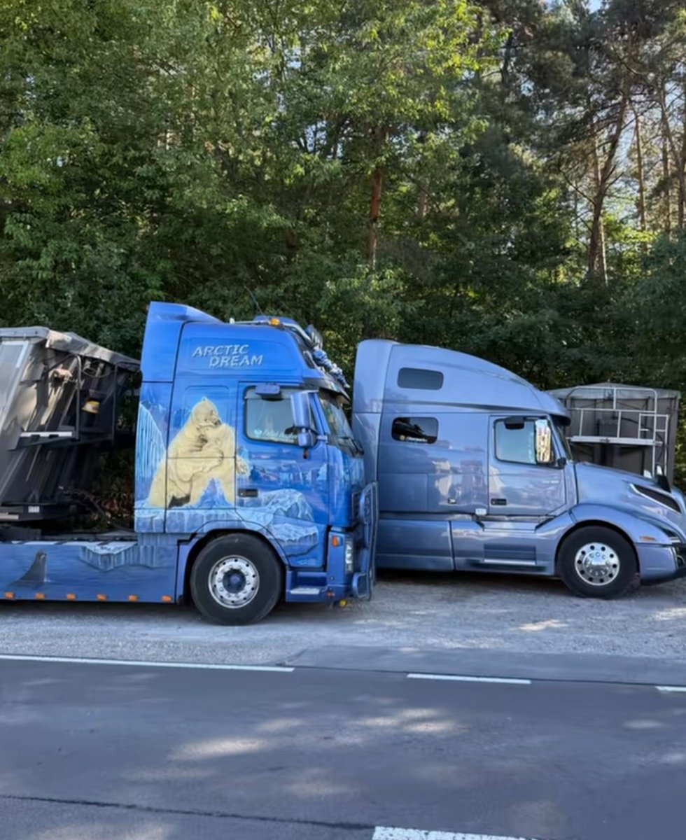 IsleMason666's tweet photo. Artic Dream #Volvo #Volvotruck #Volvotrucks #VolvoFH #VolvoFHV2 #VolvoFHVersion2 #Dieselgypsy #Artic #Dream #Articdream @VolvoTrucksPL https://t.co/SqYB5cFV4l