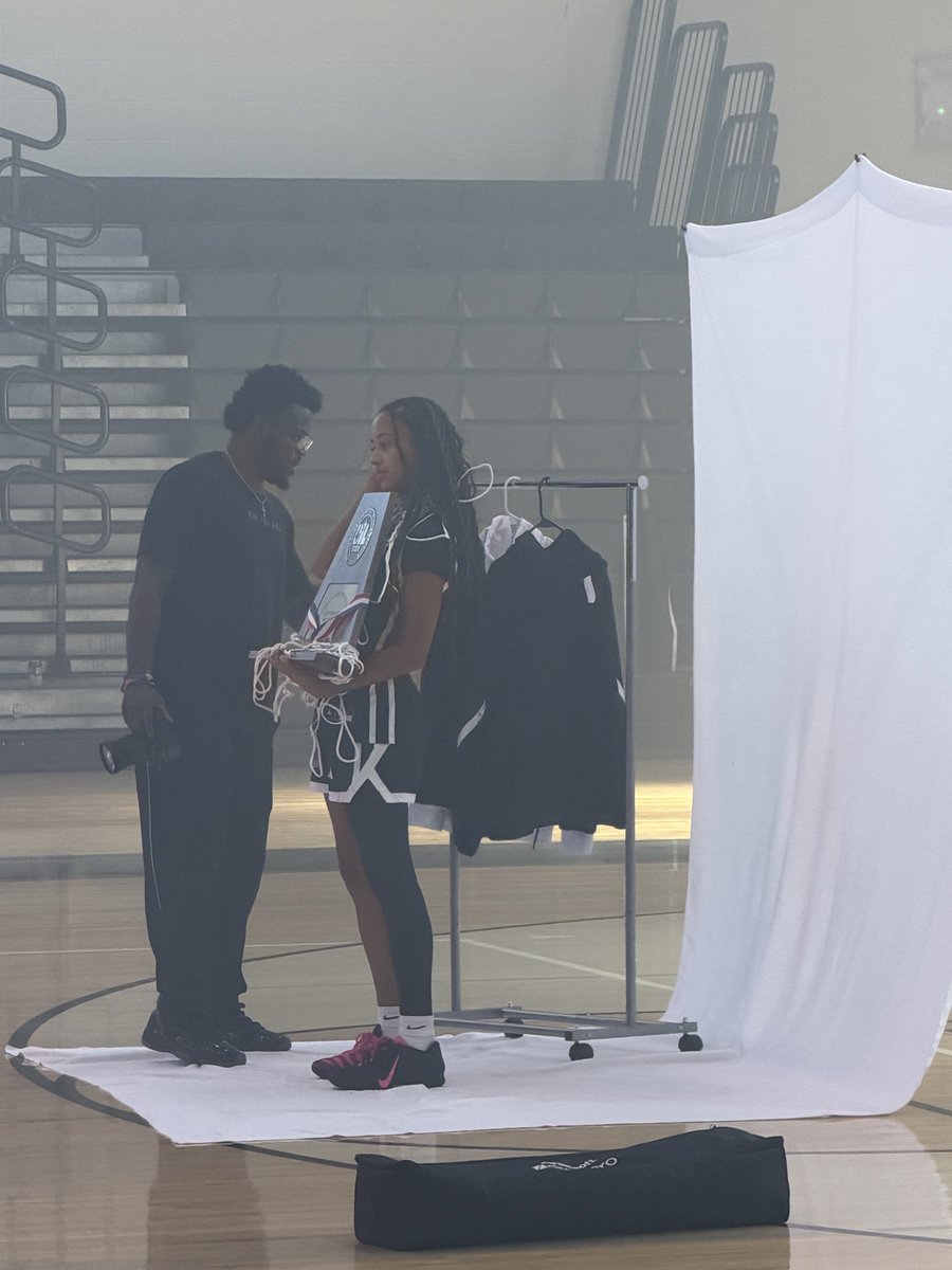 slkgbb's tweet photo. A little media day action … #FAMILY https://t.co/a97c4Gzikm