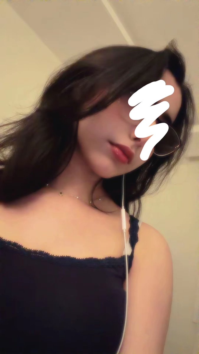 Inanotherlife70's tweet photo. زنودي وهي ناطه في كل صوره حلوه ليا https://t.co/X63mRKLqPX