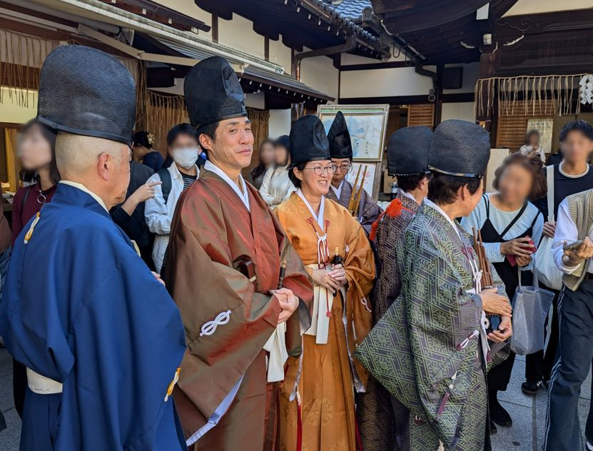 kyoto_ism's tweet photo. 【安井金比羅宮】秋季金比羅大祭
「 #秋季金比羅大祭 」は #安井金比羅宮 の年中祭事で最も重要なお祭り。御祭神が「鳳輦」に遷され氏子町内を渡御する。御祭神を間近で崇められる一年で唯一の機会。
https://t.co/fcL0kSyZq8
#京都 #京都グルメ #京都カフェ #京都旅行 #kyoto #kyototrip #kyototravel https://t.co/1qKtrVochB