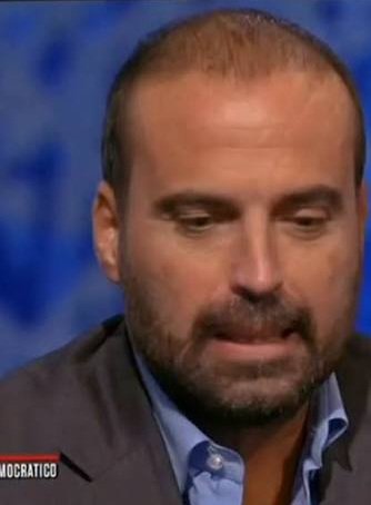 Giorgioaki's tweet photo. A certa gente, più che il trapianto di capelli, servirebbe un trapianto di umanità. https://t.co/bjrrp5JT5t