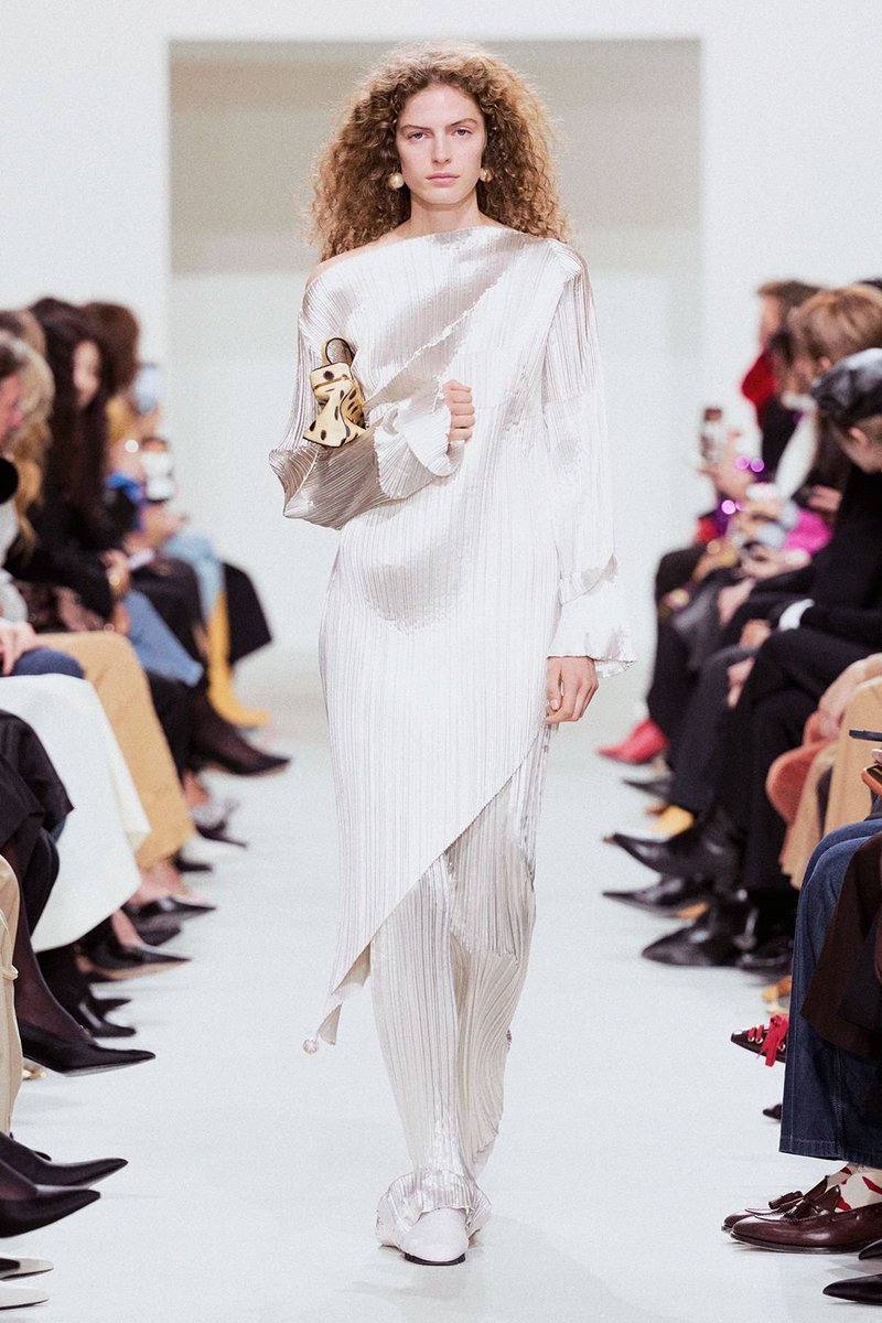 itgirlbackup's tweet photo. Carey Mulligan attending the premiere of Wildwood in Celine ss27! https://t.co/4gdWseh34A