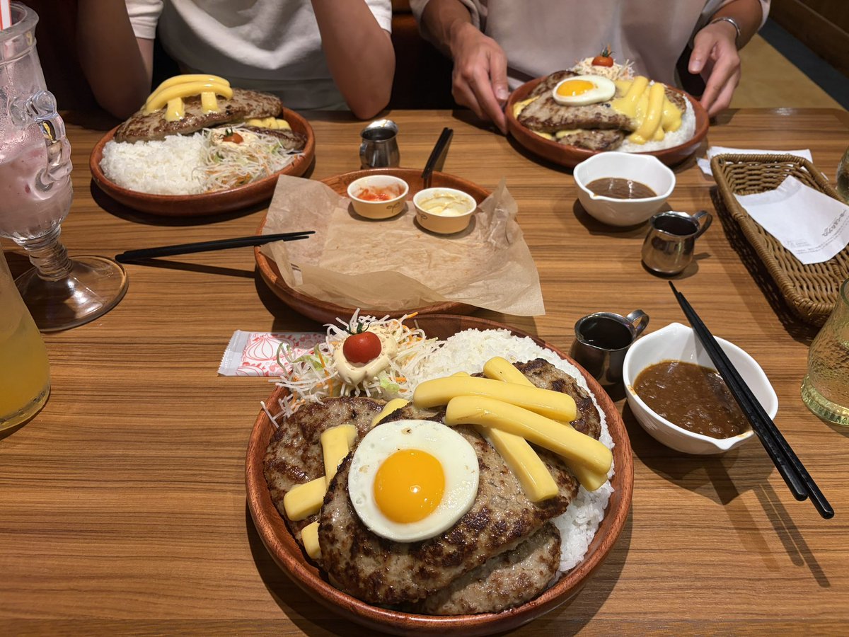 xandream24's tweet photo. 俺はひとりで800を食す https://t.co/lhtfvDTP5W