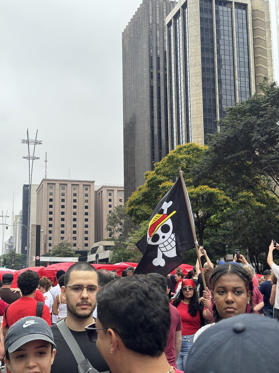 hrtoliver's tweet photo. CHAPÉUS DE PALHA COM LULA https://t.co/hO9uPhLaPe
