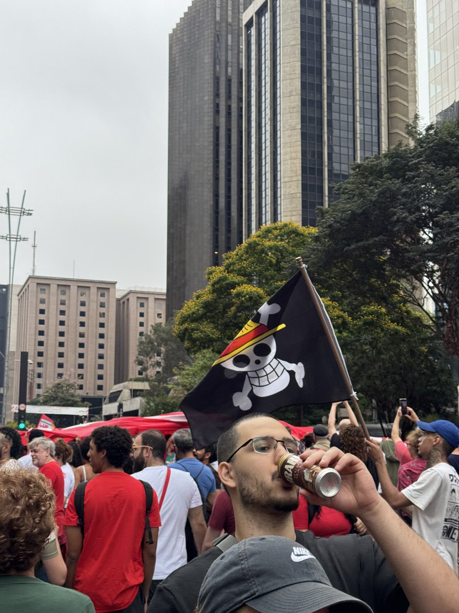 hrtoliver's tweet photo. CHAPÉUS DE PALHA COM LULA https://t.co/hO9uPhLaPe
