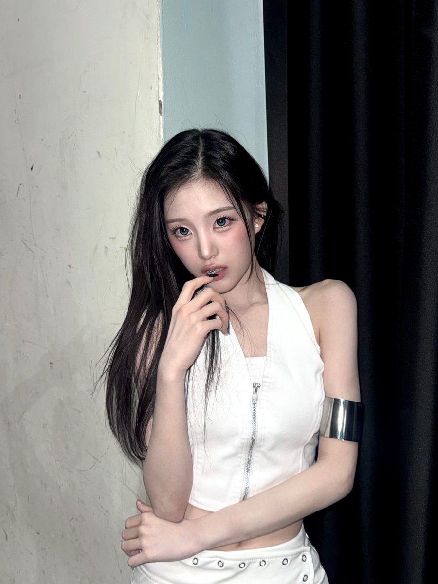 JiyeonBRA's tweet photo. [📷] Atualização via cosmo room.

#tripleS #트리플에스 #Jiyeon #지연 https://t.co/vnQPJt5HAL