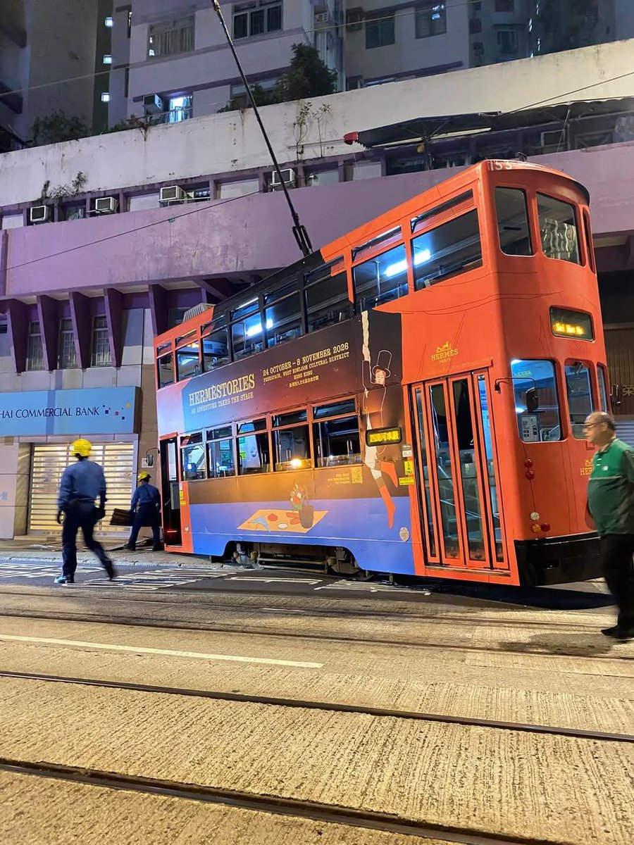 RazvenHK's tweet photo. Social media reports that a tram has derailed in Shau Kei Wan, Hong Kong earlier tonight. Pictures show the tram clearly off its tracks and on the sidewalk. No serious casualties reported. (Photos from various users on Threads) https://t.co/3zf5Iq2V1v