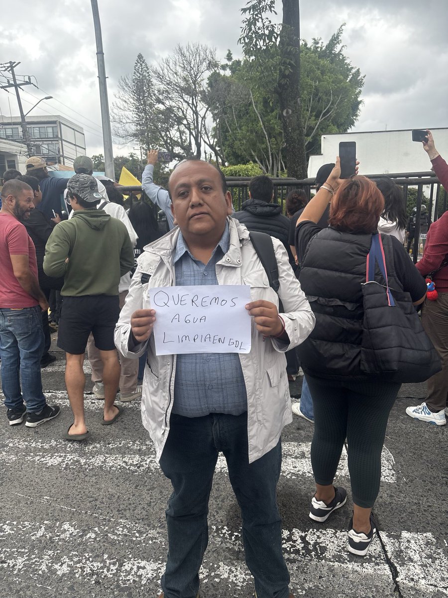 EduardoLopezM's tweet photo. Hoy salimos a las calles de Guadalajara. A exigir sólo una cosa:
Queremos Agua limpia 🚰 💧 en nuestros hogares!
#gdl #guadalajara #agualimpia https://t.co/Jntapa4XZD