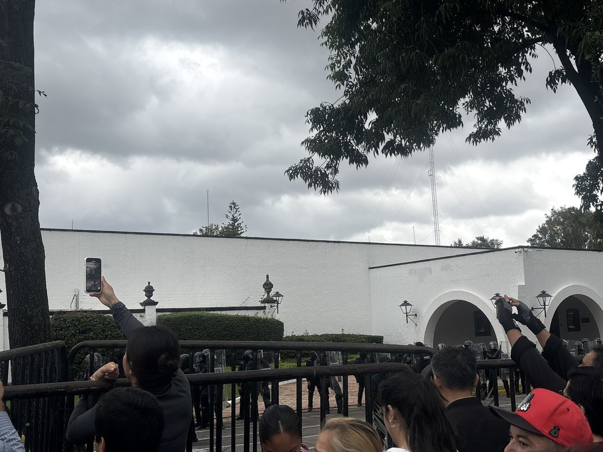 EduardoLopezM's tweet photo. Hoy salimos a las calles de Guadalajara. A exigir sólo una cosa:
Queremos Agua limpia 🚰 💧 en nuestros hogares!
#gdl #guadalajara #agualimpia https://t.co/Jntapa4XZD