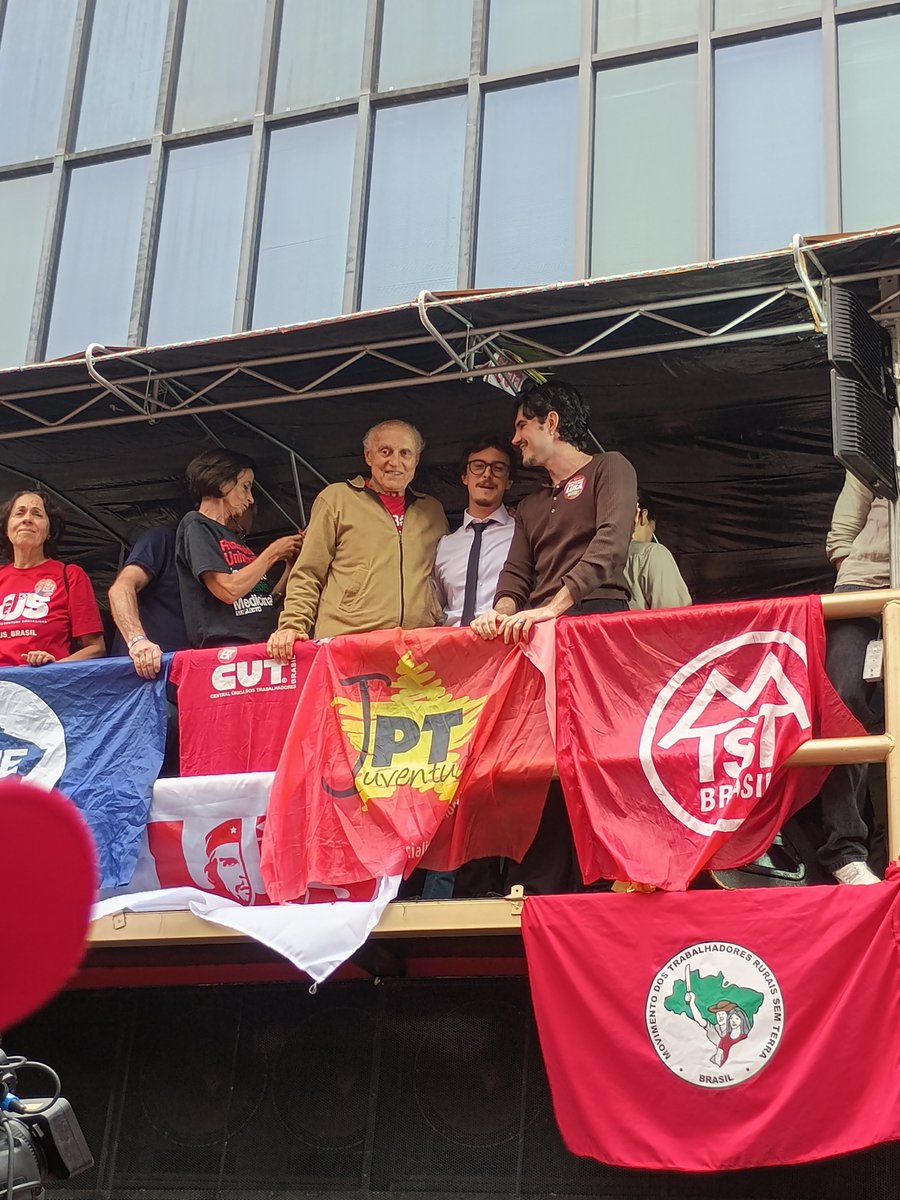 piastritears's tweet photo. BORA VIRAR VOTO MEU POVO
#FandomsComLula ⭐❤️ https://t.co/gPEzXx4i8o