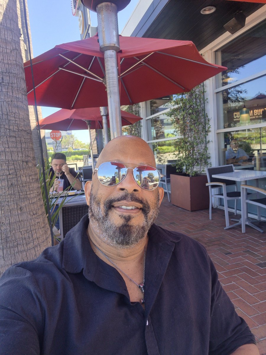 shanexxxdiesel's tweet photo. Sunny California  at The Habit https://t.co/biMMJdh2Lh