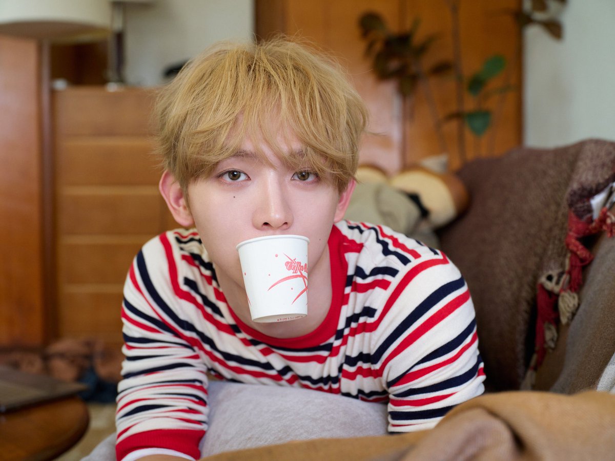 Seungeoonn's tweet photo. A new color scheme added to the concept. Wrapped in warm lights, a red striped tee, and a quiet, relaxed moment on the couch. Every frame caught me at just the right angle, holding onto a softer, more intimate mood. Pure 𝘼𝙩𝙩𝙧𝙖𝙘𝙩𝙞𝙤𝙣. https://t.co/uf7uKLavtE