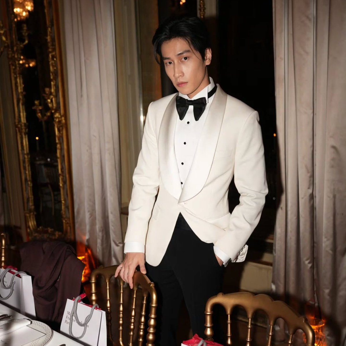 mokojbb's tweet photo. พ่อแม่เธอ
คนรอบตัวเธอ
เธอ
ข่อย https://t.co/MOsIaKwuC3