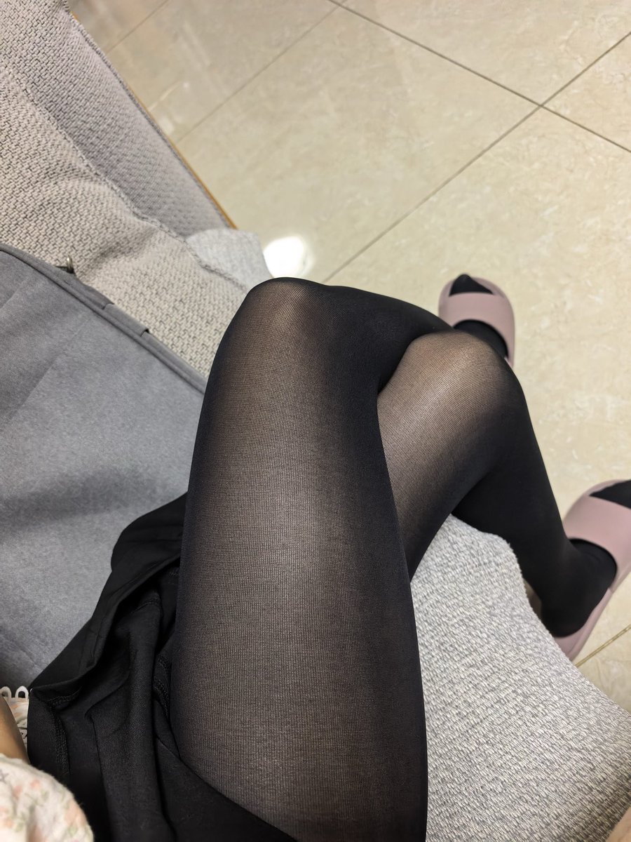 daofatiandi1566's tweet photo. 粉丝投稿分享 #丝袜 #丝足 #淫妻 https://t.co/TSnZ4DPHXZ