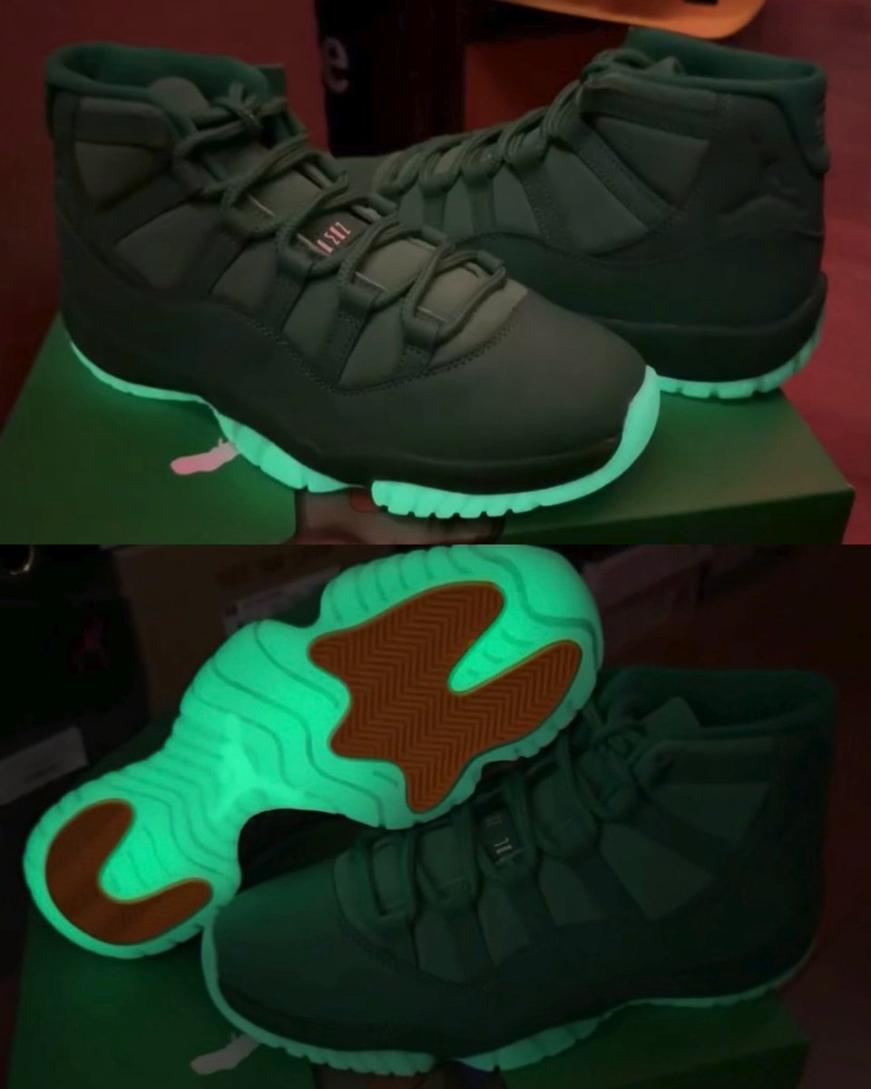 zSneakerHeadz's tweet photo. UNBOXING: 2026 Air Jordan 11 “Green Screen”
Releasing on November 14th. Special packaging. 🏀🎬💚 https://t.co/xcZMVcbYyC