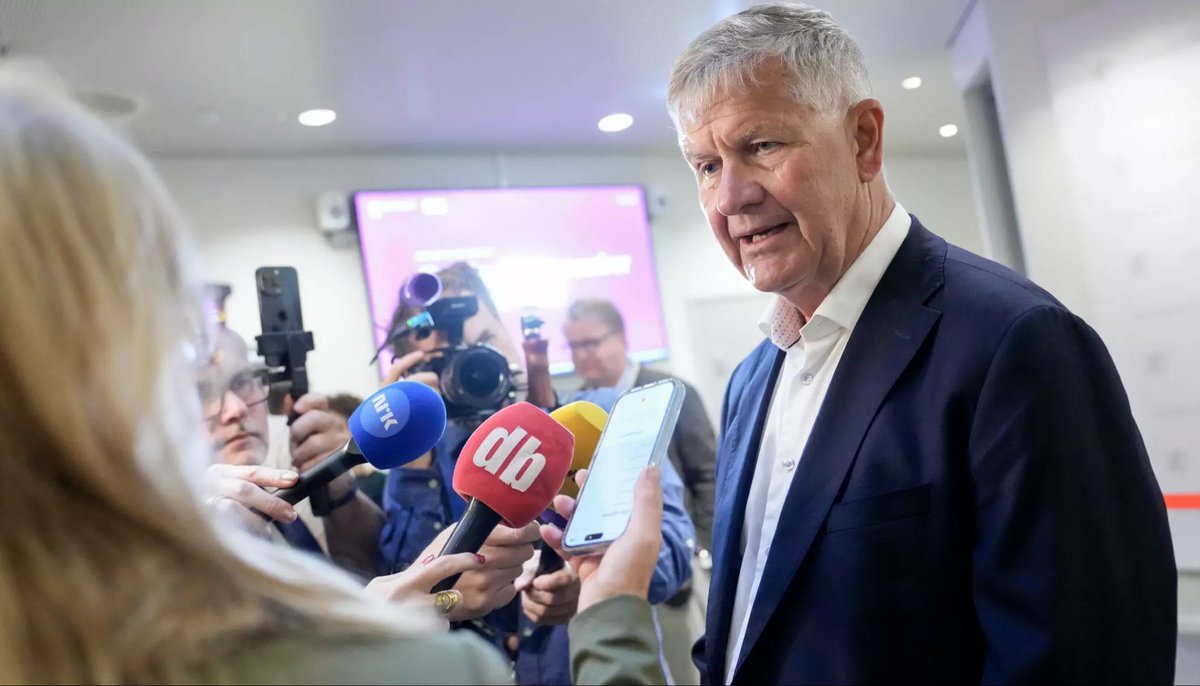 ErikSolheim's tweet photo. Less finger wagging - more curiosity!

There is a group of intellectuals in the West who are desperate to find faults in China, India and other merging powers.

This brings us nowhere. Asia is not interested in western finger wagging.

Why not try a bit of curiosity?

My Op Ed in Dagsavisen: https://t.co/Fip3SmNHNj