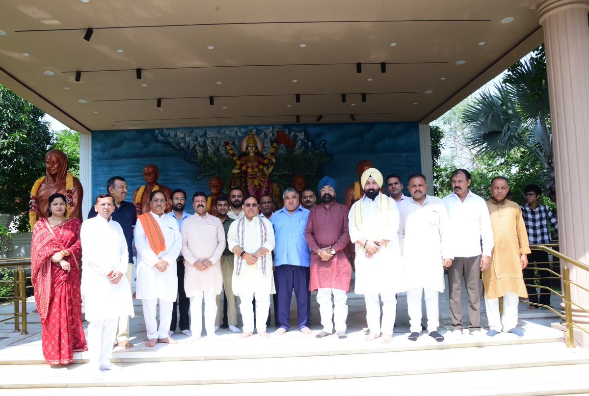 bjpkarmveer's tweet photo. आज प्रदेश कार्यालय, कुशाभाऊ ठाकरे परिसर, रायपुर (छत्तीसगढ़) में कार्यकर्ताओं के साथ शक्ति, भक्ति और आराधना के पावन शारदीय नवरात्रि पर्व में #माँ_भगवती की संगठन मंत्री भेंट कक्ष में विधि विधान से पूजा अर्चना की।
माँ दुर्गा की कृपा से सभी प्राणियों के उपर बनी रहे।
#जय_माता_दी https://t.co/QcRzqMGQxC