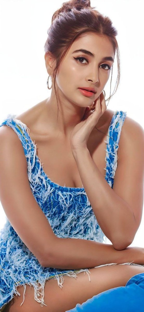 FZMediaOffl's tweet photo. Actress #PoojaHedge 📷💙✨ https://t.co/L43z12AI8V