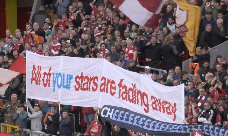 TouchlineX's tweet photo. 🚨 𝗡𝗘𝗪: A banner with 'ALL YOUR STARS ARE FADING AWAY' is now visible at Anfield. https://t.co/gSY2Zhy8vy