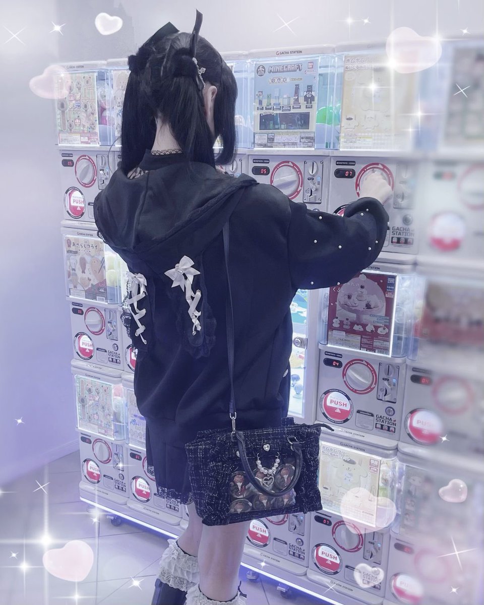 D3ATHBYB0T5's tweet photo. She’s enjoying her day out by herself .

. . But she has an odd feeling she might not be alone for too long .
Not with all the friends she’s somehow managed to make .
The amount of people she’s met even surprises her sometimes .  . 
But either way —

Say  hello , [ READER ]  .ᐣ https://t.co/bDzylZxu0u