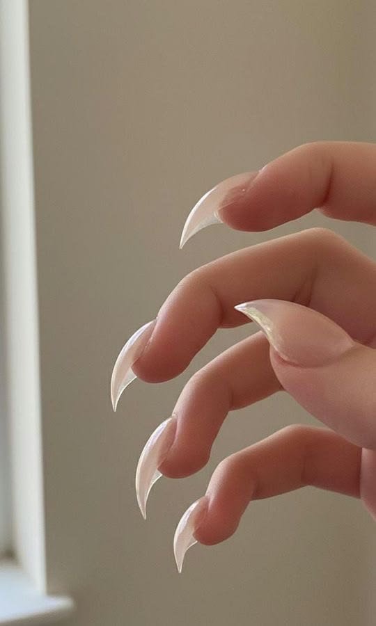 Nanami_mitty's tweet photo. When he pays for your manicure just so you can use those sharp nails to leave marks all over his back mmmm 
(˵◝ ⩊  ◜˵マ
#nsfw #nsfwtwt #kittygirl 
(Picture doesn't belong to me) https://t.co/X2VCR57cUO