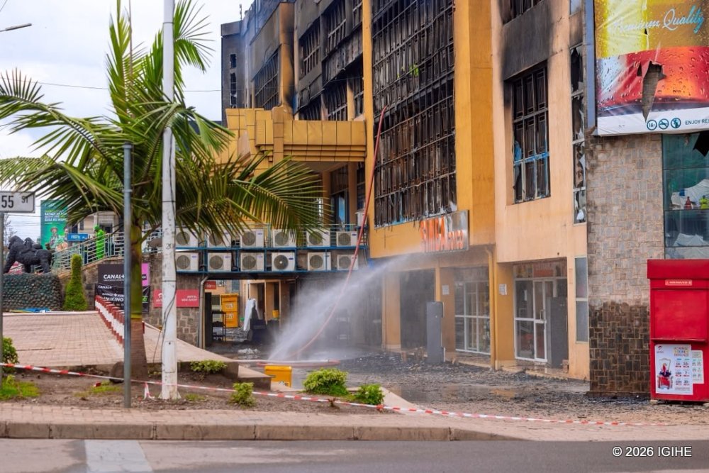 vivathetraveler's tweet photo. Musanze mayor urges caution after fire guts GOICO market 

READ MORE...
https://t.co/PIsVPyXswI https://t.co/a5ksOPUrgz